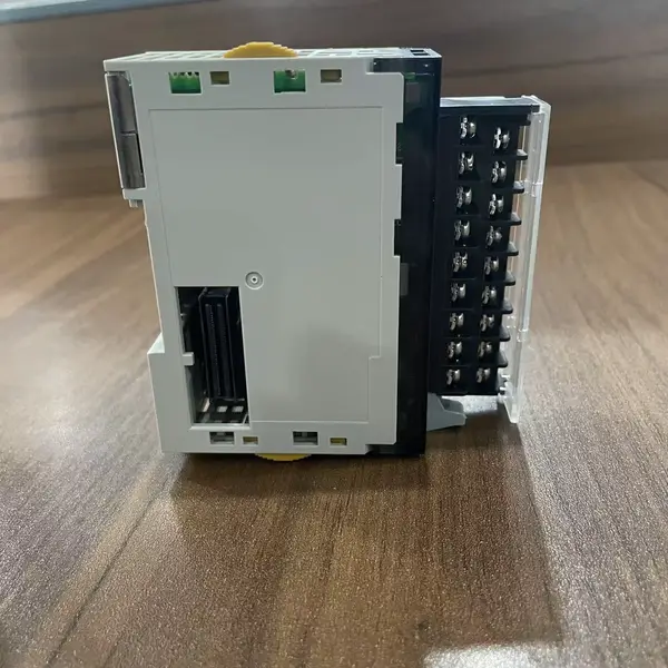 Omron CJ1W-DA08C Analog Output Unit 8-Channel 4-20mA — front view