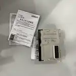 Omron CJ1W-SCU31-V1 — top-down view of the slim black module showing the two black 5-pin RS-422A/RS-485 removable terminal blocks side-by-side and the terminal-block release lever on each connector on a white surface