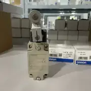 D4B-4115N side view showing the M20 conduit thread, the roller lever at the rest position, the operating lever pivot, and the die-cast aluminum body at ~250 g