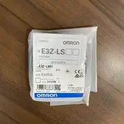 Omron E3Z-LS61 2M — rear face showing the 5-turn endless sensitivity potentiometer and the L/D mode selector switch