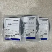 Omron E3Z-R61 2M 4 m NPN retro-reflective sensor — rear view showing the model-number label with 'E3Z-R61' designation and the operation mode selector (Dark-ON / Light-ON mode select via white wire)