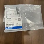 Omron E3Z-R86 — rear face with the Light-ON / Dark-ON selector and the one-turn sensitivity adjuster above the M8 connector
