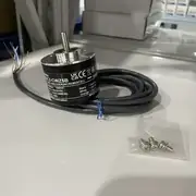 Omron E6C2-CWZ5B 100P-R Rotary Encoder 100P/R DC5-24V Voltage Output Φ50mm — detail view