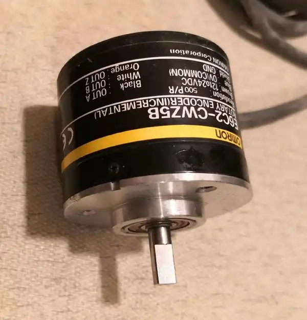 Omron E6C2-CWZ5B 500PR 2M Rotary Encoder 500P/R DC5-24V Voltage 2m Cable Φ50mm — front view