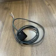Omron EE-SA801A Fiber Amplifier for Fiber Optic Sensors — installation view