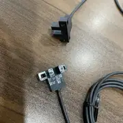 Omron EE-SX671-WR 1M Micro Photoelectric Sensor Slot 5mm NPN 1m Cable Connector — detail view