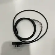 Omron EE-SX677-WR — pre-wired 1 m cable end with the L / +V / 0V / output conductor color marking