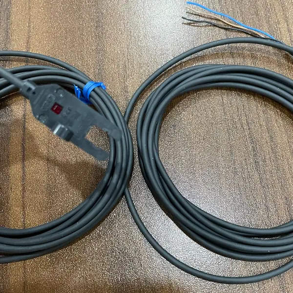 Omron EE-SX872 2M Micro Photoelectric Sensor NPN 2m Cable — front view