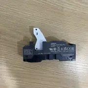 Omron P7SA-14F-ND-PU DC24 socket — side profile with Omron branding, cULus/TÜV/CE marks, and 6 A per pole / 20 A total / 250 V AC rating label