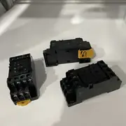 Omron PYFZ-14-E Relay Socket Terminal Base — detail view