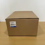 Omron R88M-K2K030H-S2-Z servo motor — sealed cardboard shipping box with Omron label showing TYPE R88M-K2K030H-S2-Z, AC SERVO MOTOR, QTY 1, MADE IN CHINA, Lot 200912BSN