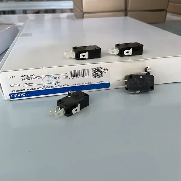 Omron V-155-1A5 Basic Switch 15A — front view