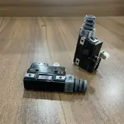 Omron Z-15GW22A55-B5V Limit Switch SPDT Roller Lever — side view