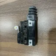 Omron Z-15GW22A55-B5V Limit Switch SPDT Roller Lever — installation view